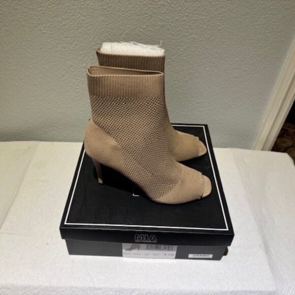 NEW MIA Sock Bootie Heels – Tan Knit Peep Toe, Size 8.5, Original Box - Picture 3 of 6
